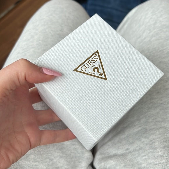 Guess silver watch, never worn - Picture 3 of 3